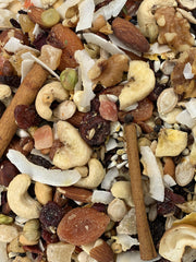 Versele-Laga VL Goldenfeast Madagascar Blend in action at a sunny feeder enriching feeding