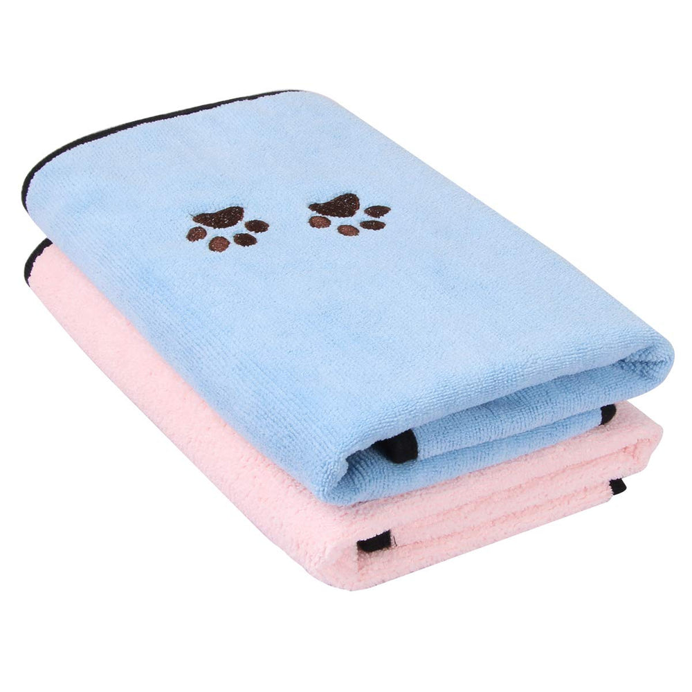 Wipela pet microfiber drying towel shows absorbent fibers for fast post-bath drying.