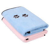 Wipela pet microfiber drying towel shows absorbent fibers for fast post-bath drying.