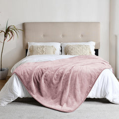Yaning dusty pink reversible sherpa side adds warmth for cozy naps.