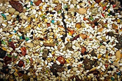 ABBA 1300 large hookbill food serving highlighting daily feeding and minimal waste.