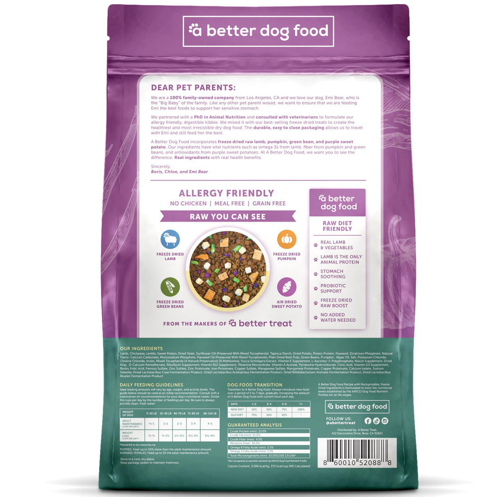 Kibble mixed with freeze-dried raw pieces for balanced nutrition and aroma.