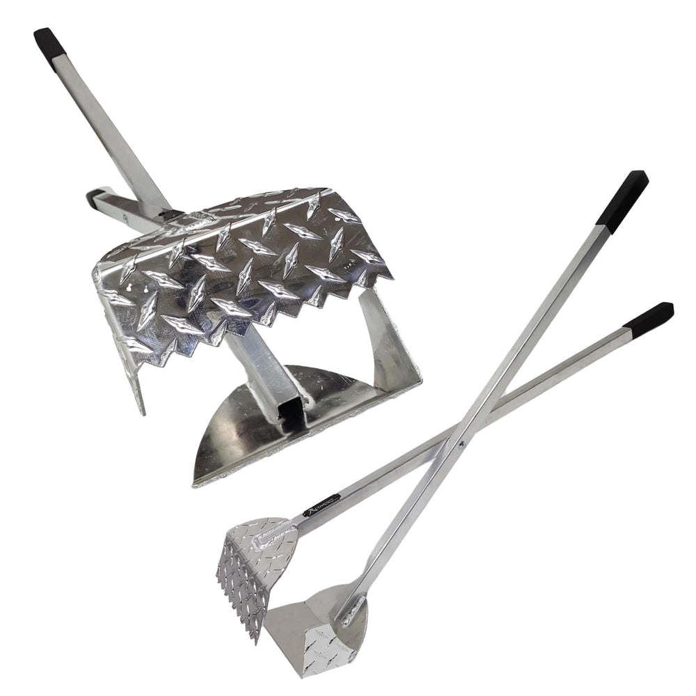 ActiveDogs heavy duty pooper scooper with teeth close-up for quick grass cleanup