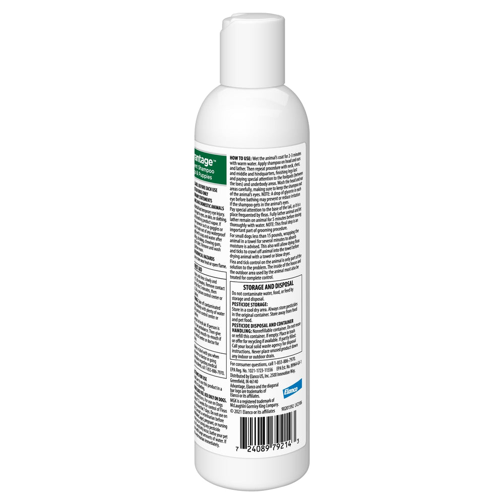 Advantage Dog Shampoo pour demonstrates even distribution for full-body coverage.