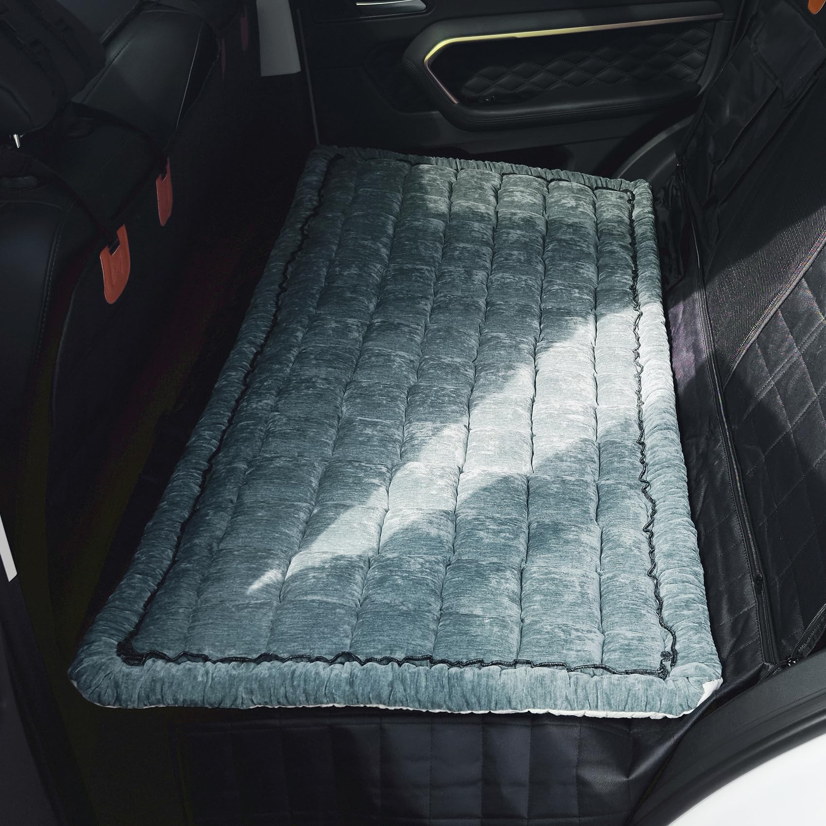 AEEISHOMEREFORM deluxe dog seat cover keeps the back seat clean during travel.