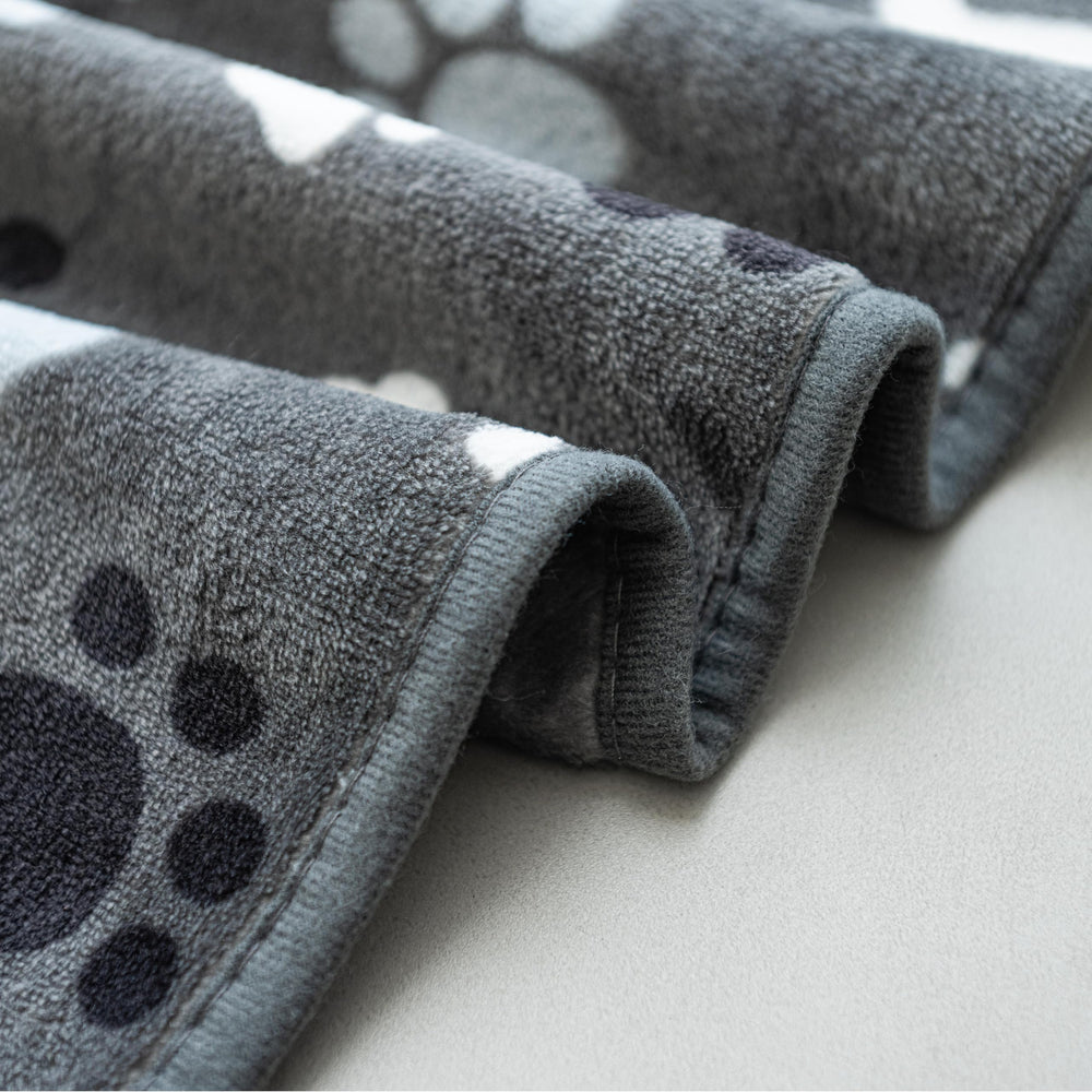 AIWEK washable pet blanket simplifies cleanup after adventures.