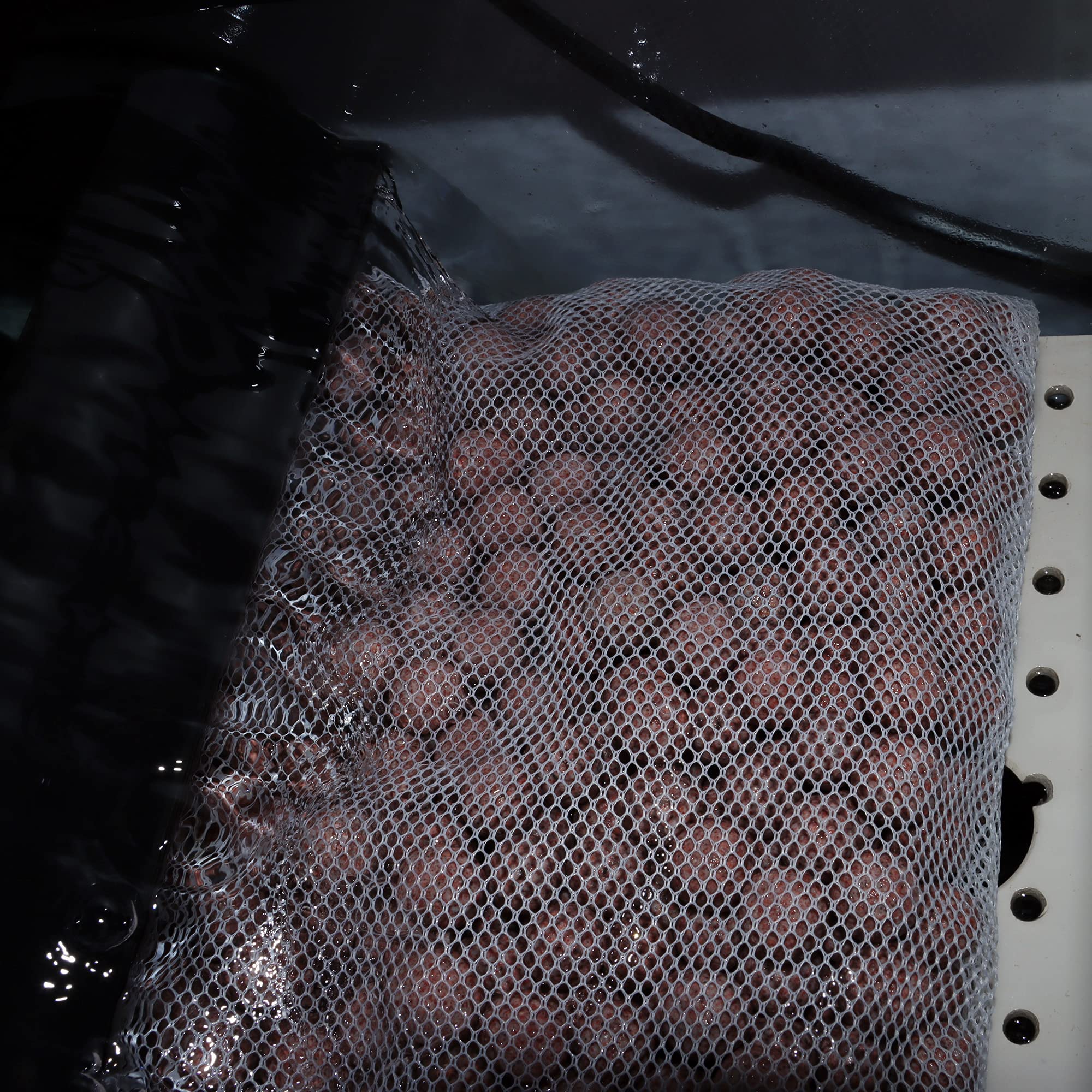 ALEGI bio filter spheres promote natural gas exchange and clear water