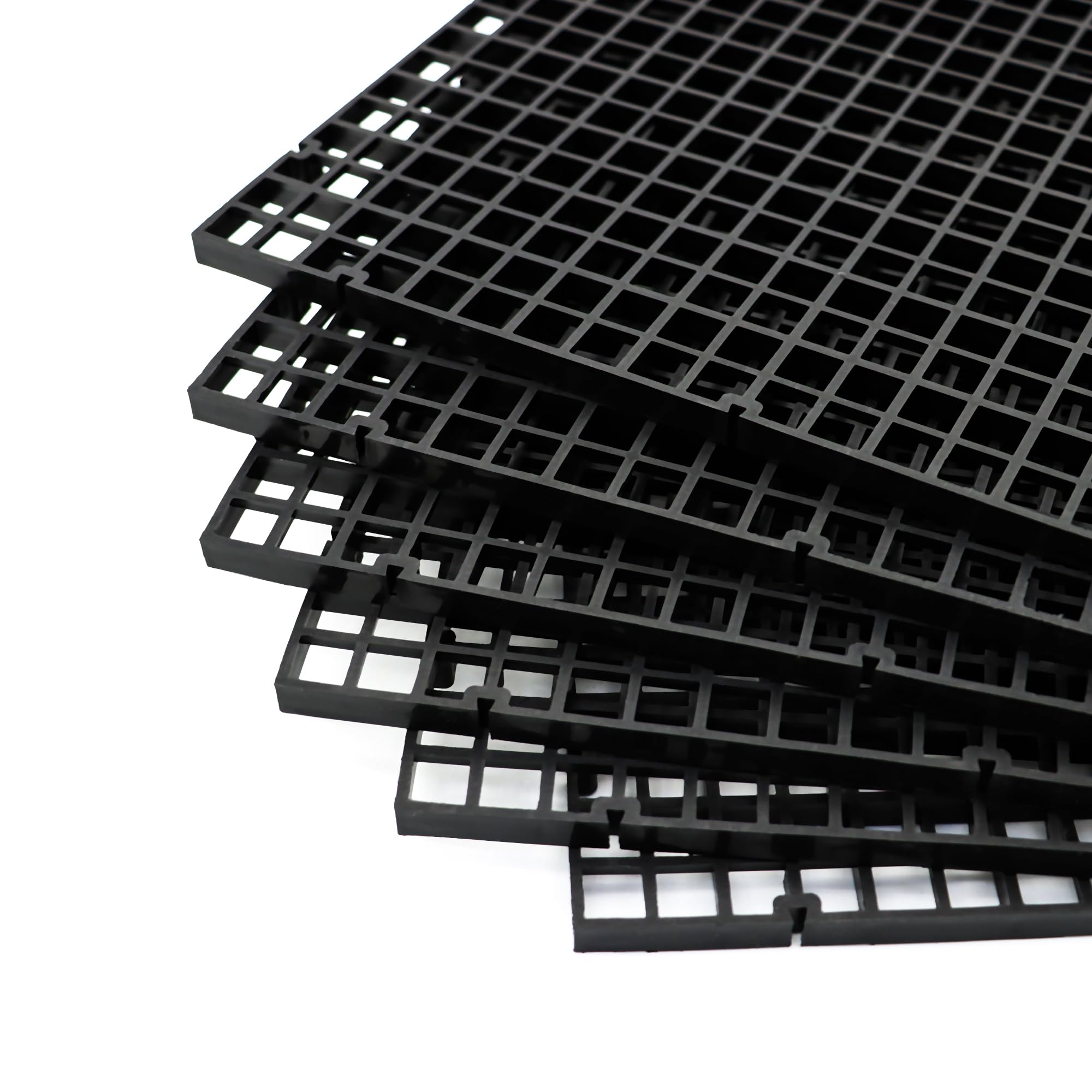 ALEGI plastic grid divider assembly enables flexible tank layouts.