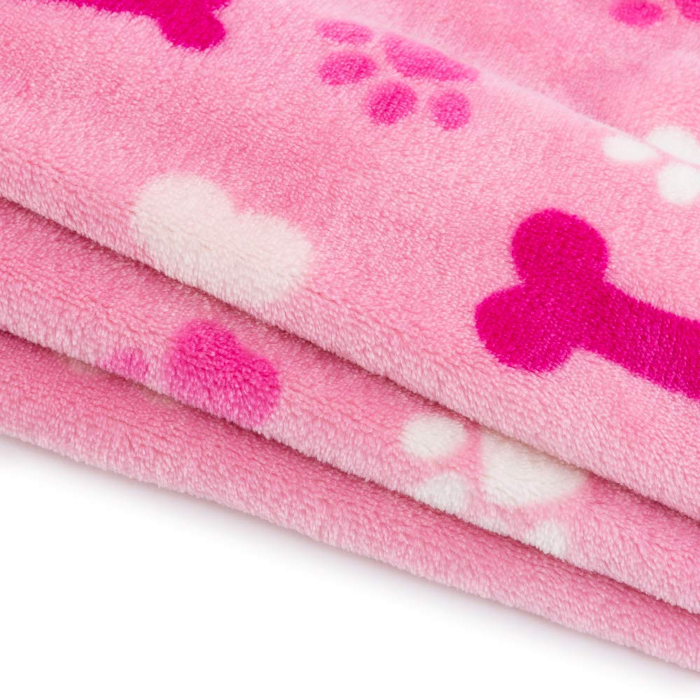 Allisandro machine-washable dog blanket cleans easily on gentle cycle.