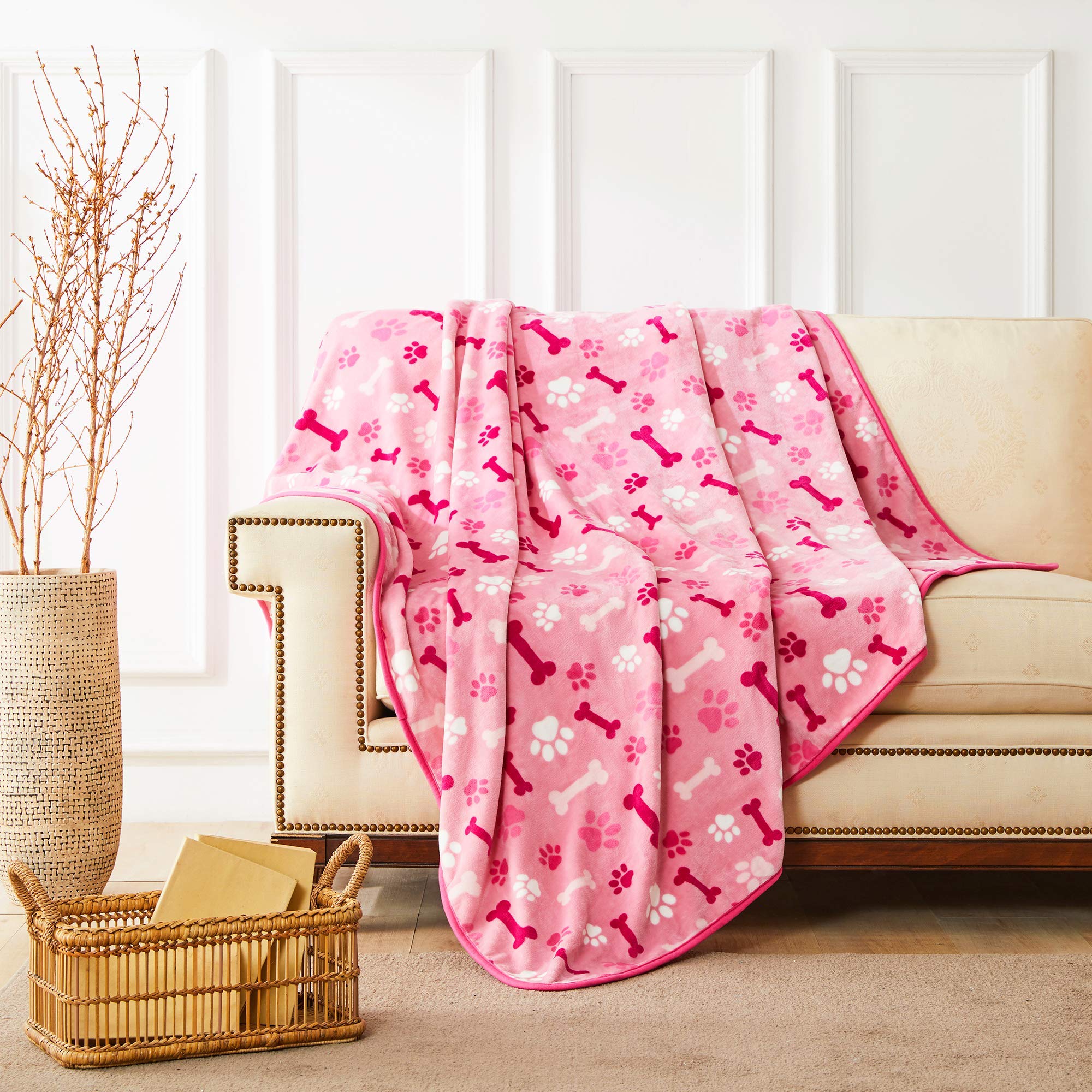 Allisandro travel-friendly blanket folds compactly for road trips and camping.