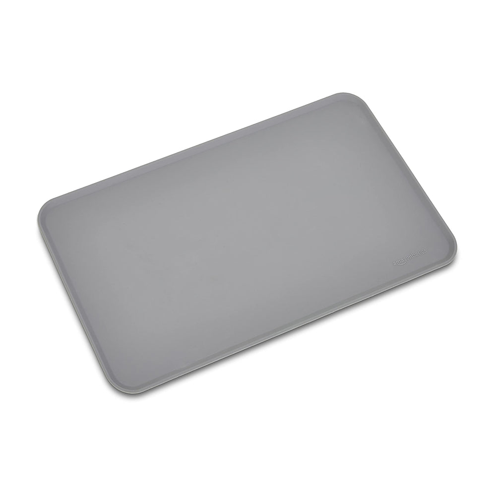 Mat fits one large bowl or two small bowls for versatile setups.