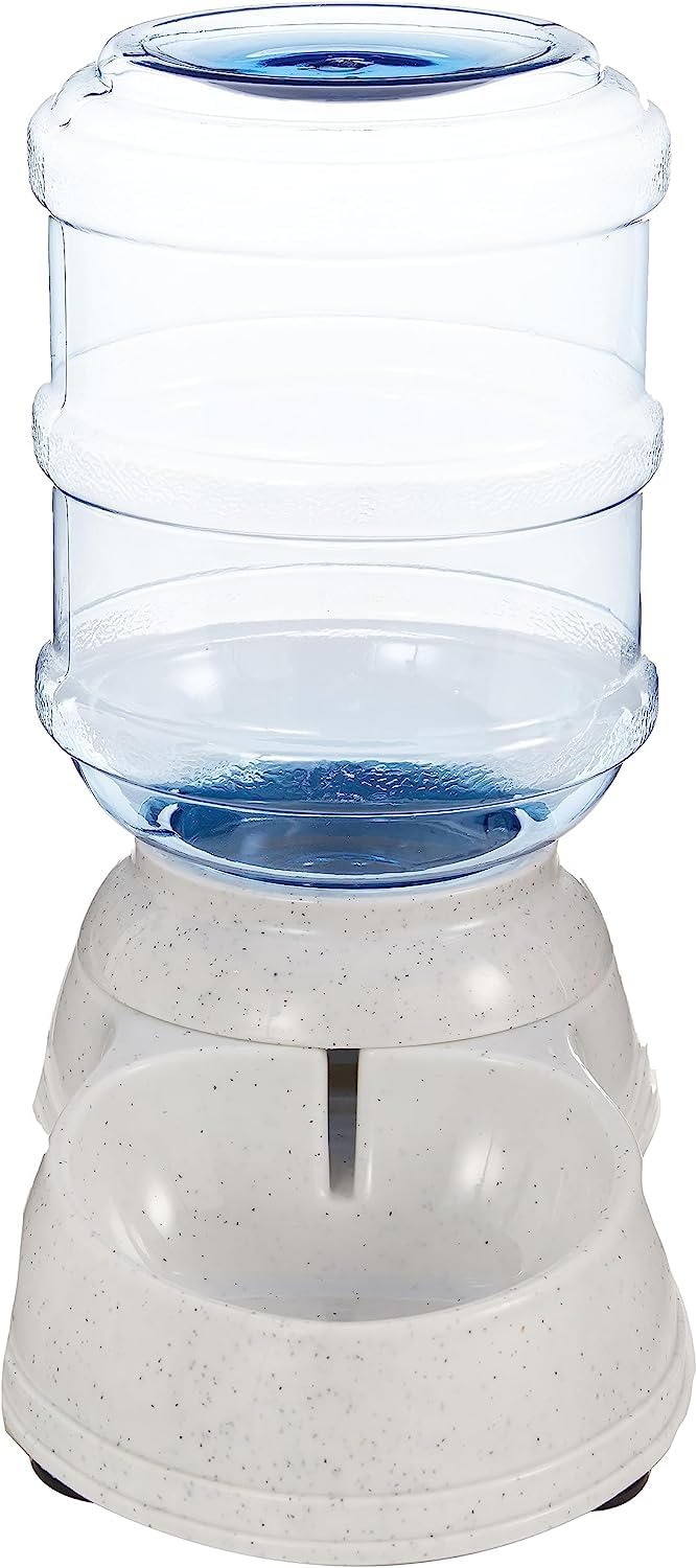 Amazon Basics gravity pet water dispenser side handles allow easy lifting and cleaning.