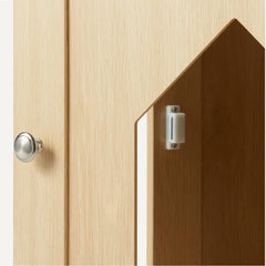 Amazon Basics privacy door design provides cat privacy and odor management.
