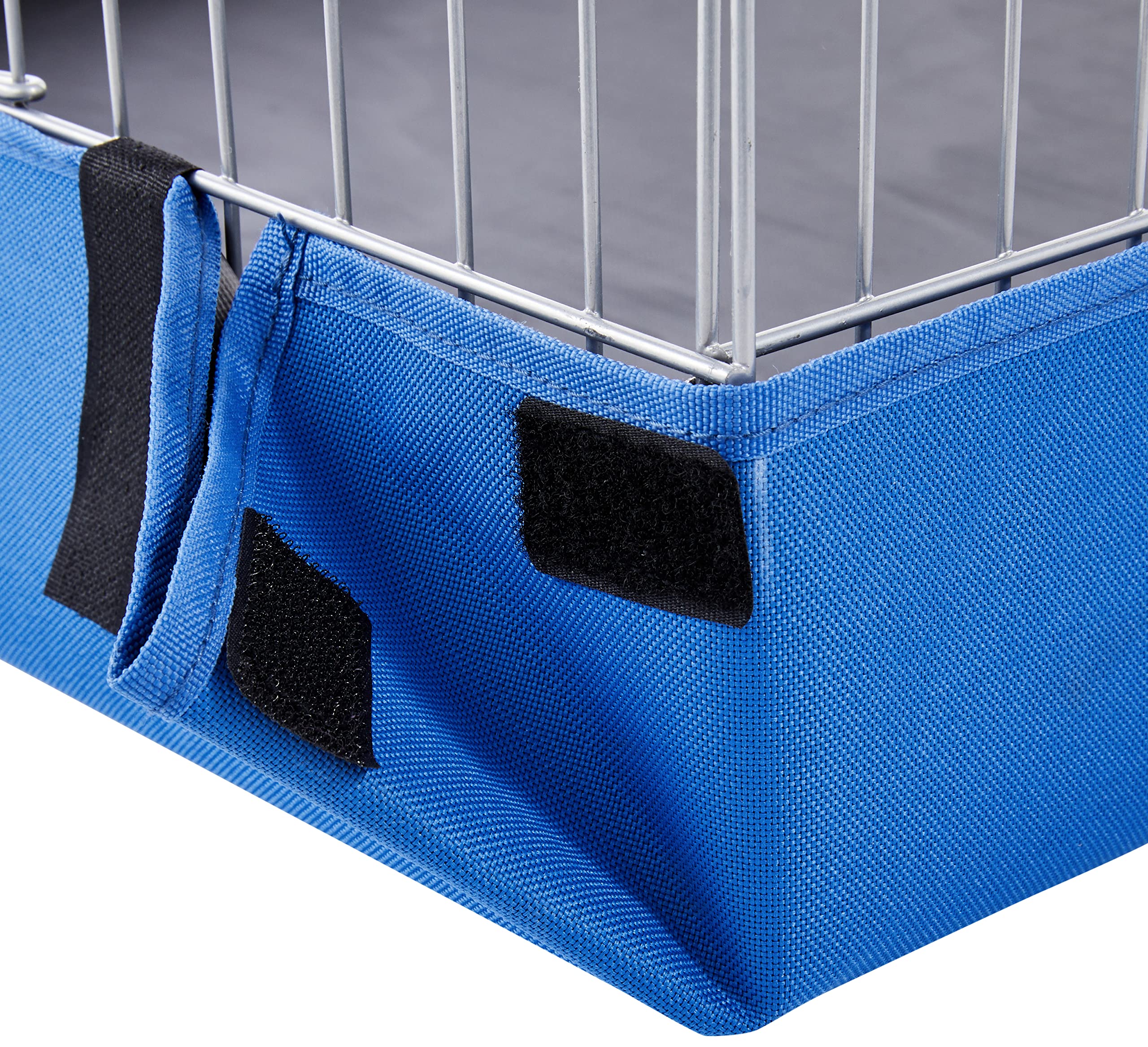Amazon Basics leak-proof design helps prevent spills and messes.