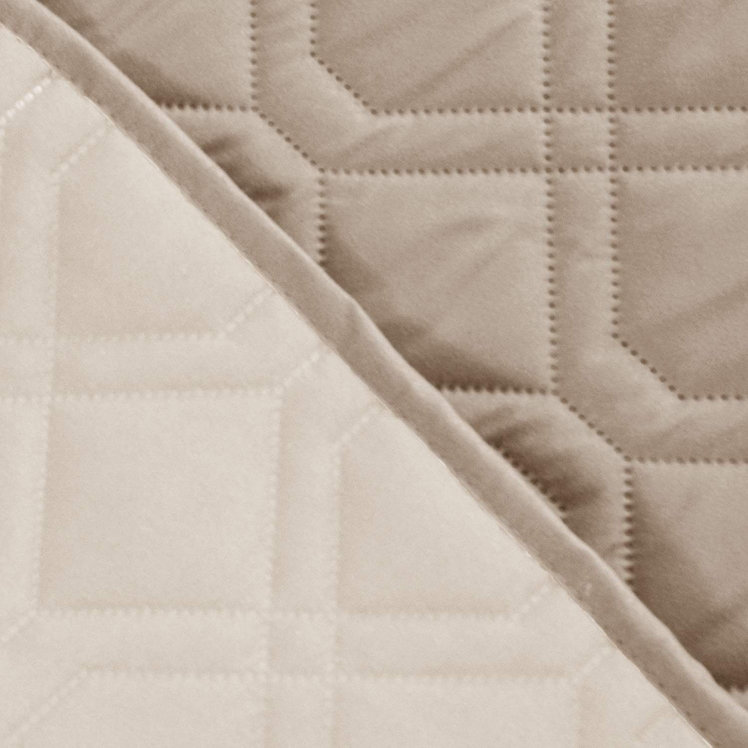 Ameritex pet-friendly comfort keeps furniture looking fresh during everyday pet routines.