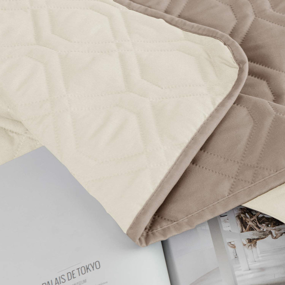 Ameritex soft luxury pet blanket closeup for cozy comfort.