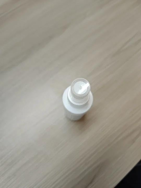 AMOQUCT Dentaclean no-rinse spray for quick brushing-free use.