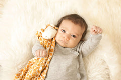 Angel Dear giraffe blankie head grip close-up ideal for tiny hands.