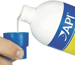 API Quick Start freshwater bottle demonstrates bacteria starting the cycle for a healthy freshwater setup.