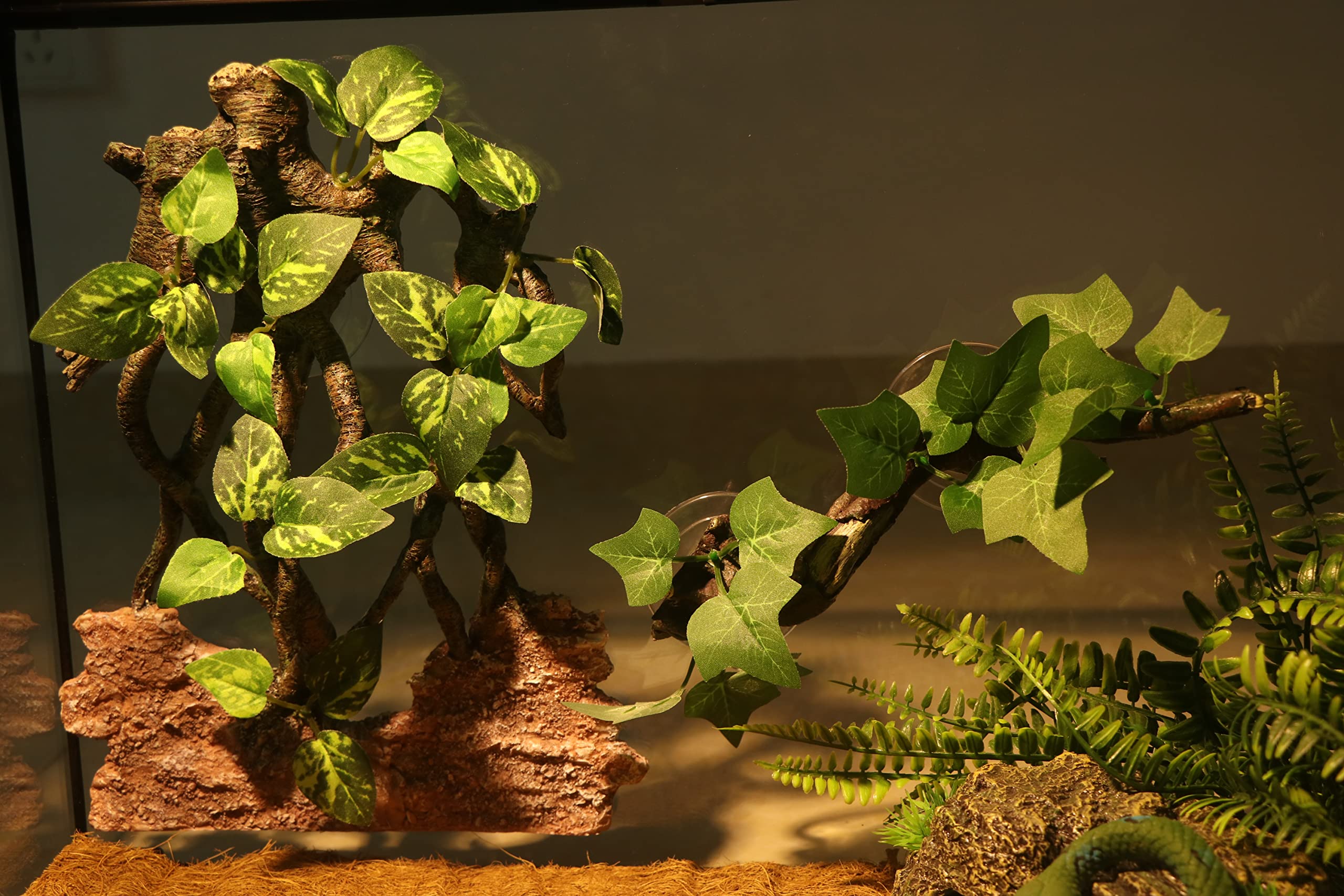 AQUA KT back suction cup keeps the decor securely attached.