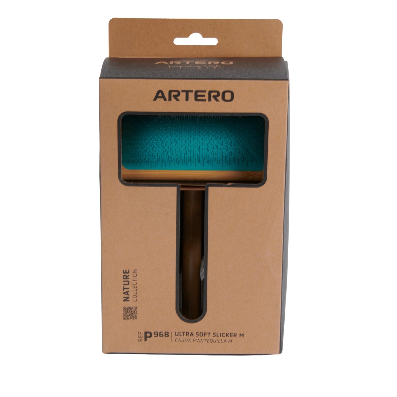 Artero Nature Collection M ergonomic bamboo handle for easy maneuvering during brushing.