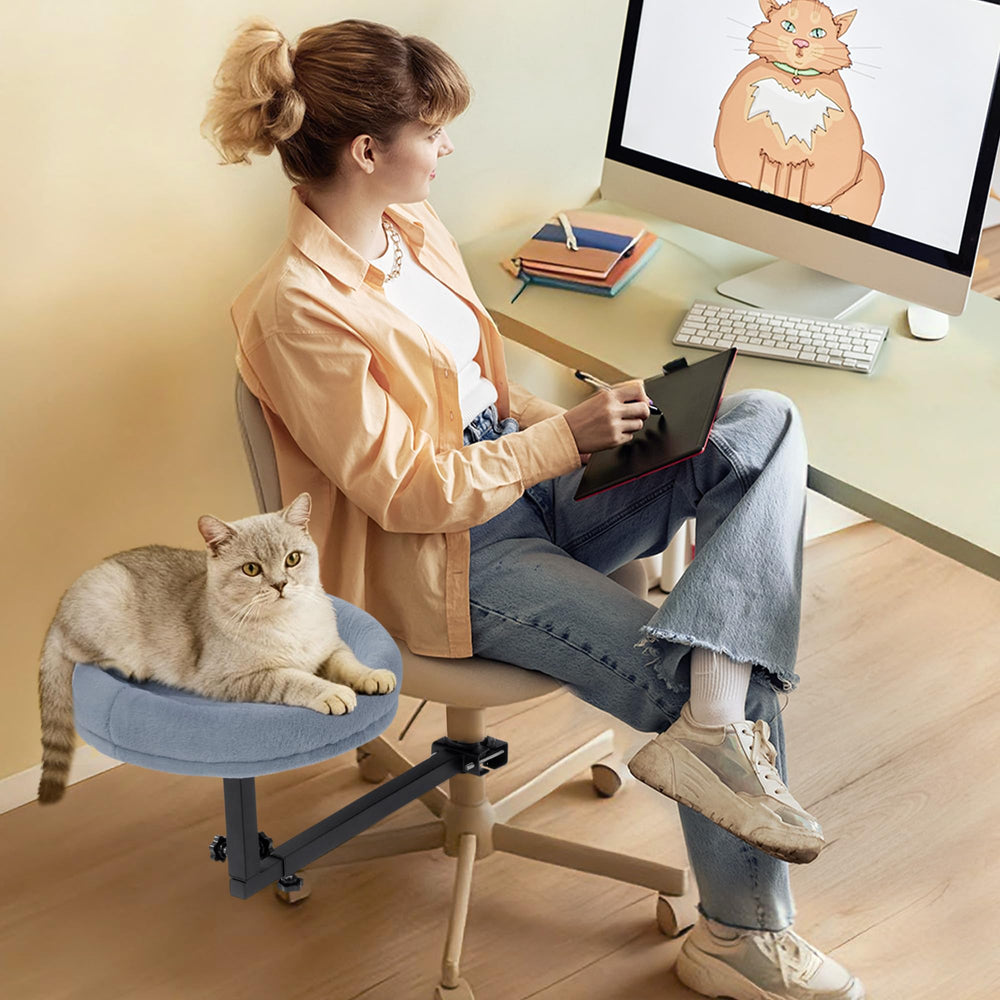 BALAPET multi-scenario use: turns any chair into a pet-friendly workspace.