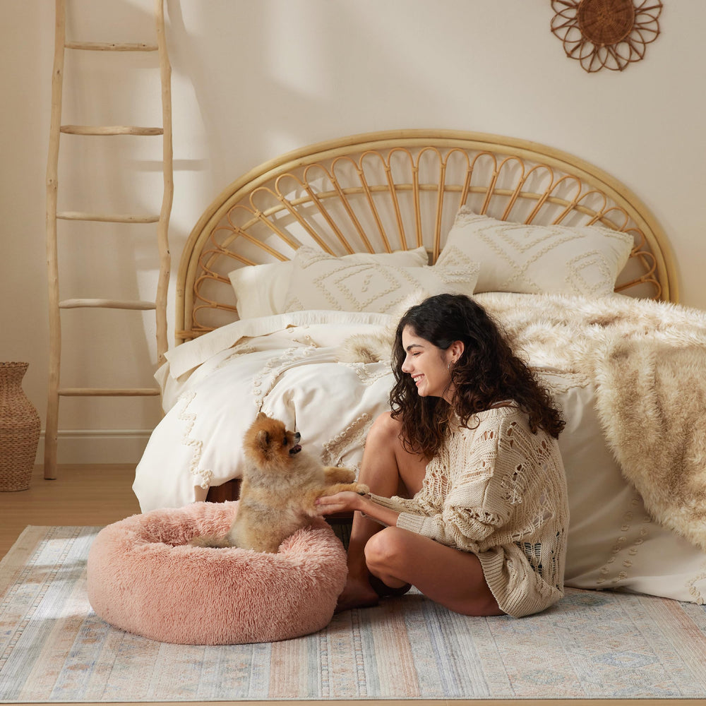 Bedsure anti-slip base keeps the bed in place.
