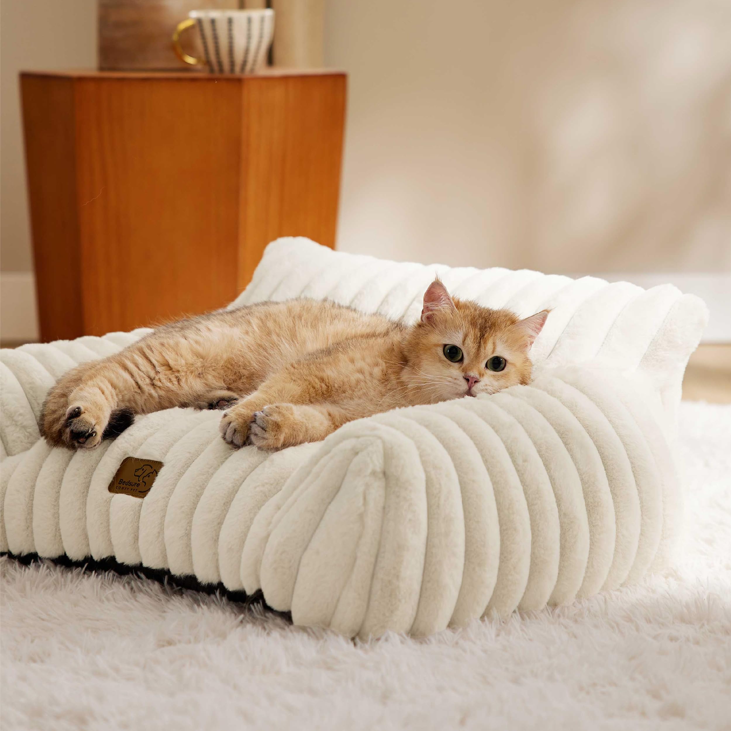 Bedsure ComfyFleece cat couch 24-inch size fits many pets and spaces
