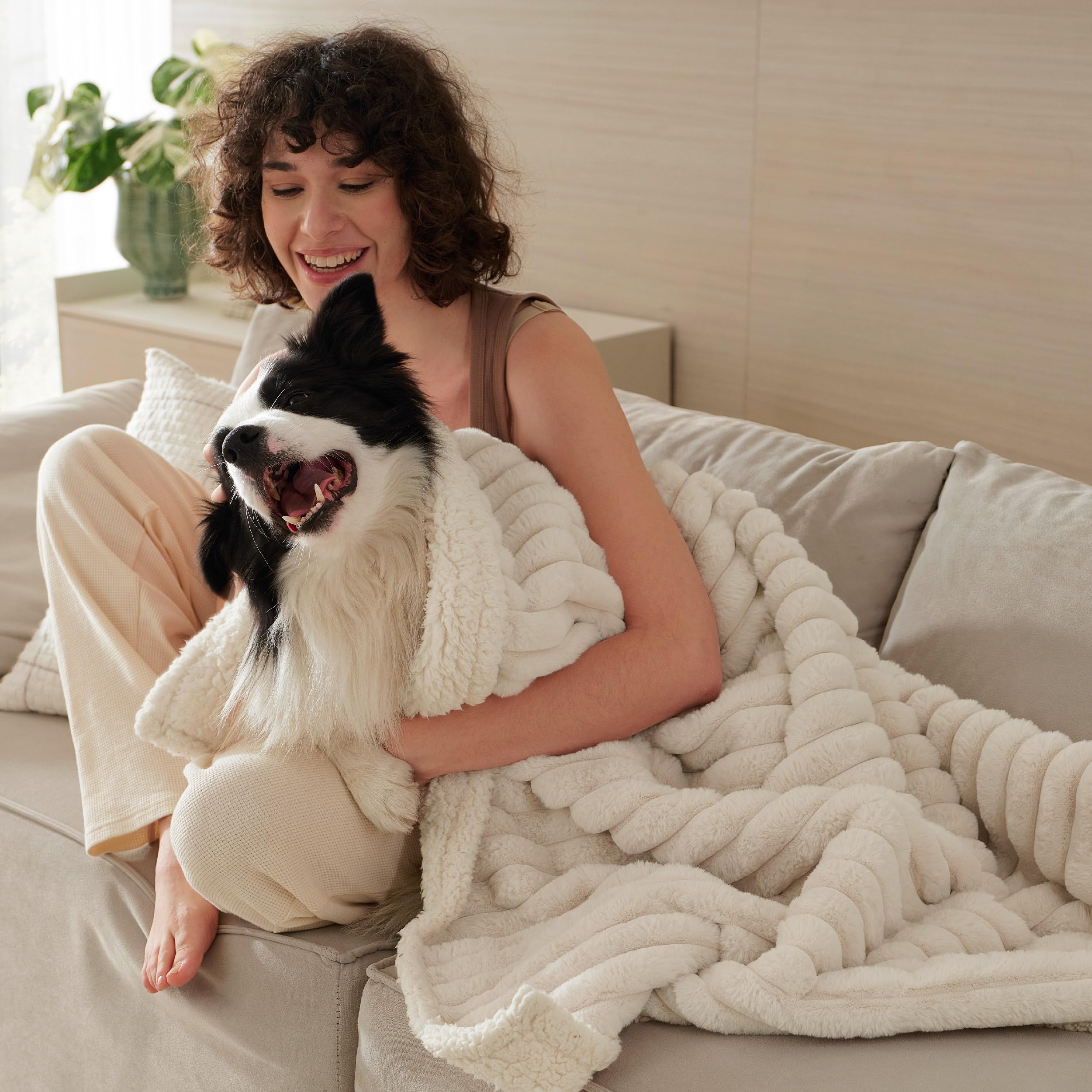 Bedsure ComfyFleece corduroy side view: durable texture for daily lounging.