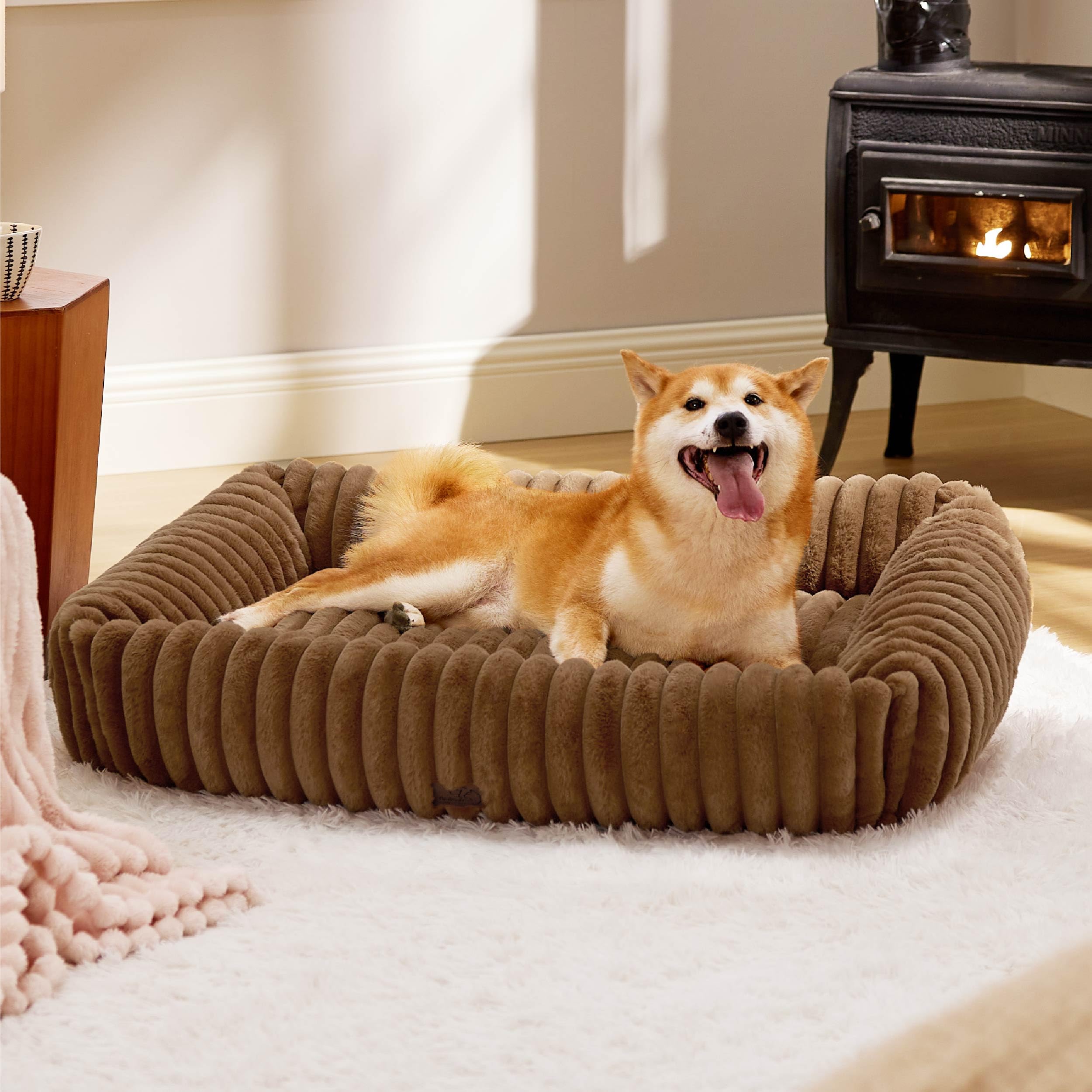 Bedsure ComfyFleece bed available in S-XL to fit many pets.