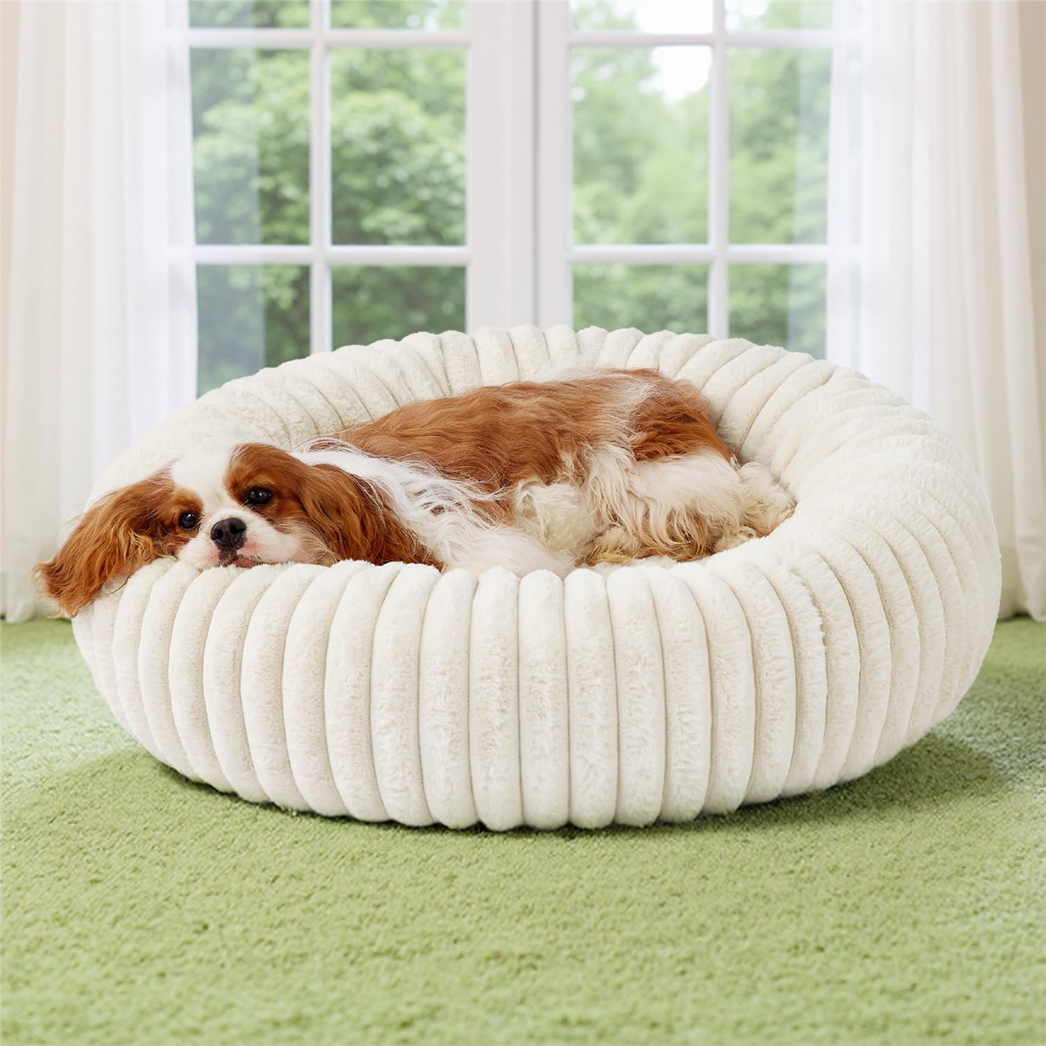 Bedsure ComfyFleece donut bed cream close-up with plush faux fur for cozy lounging