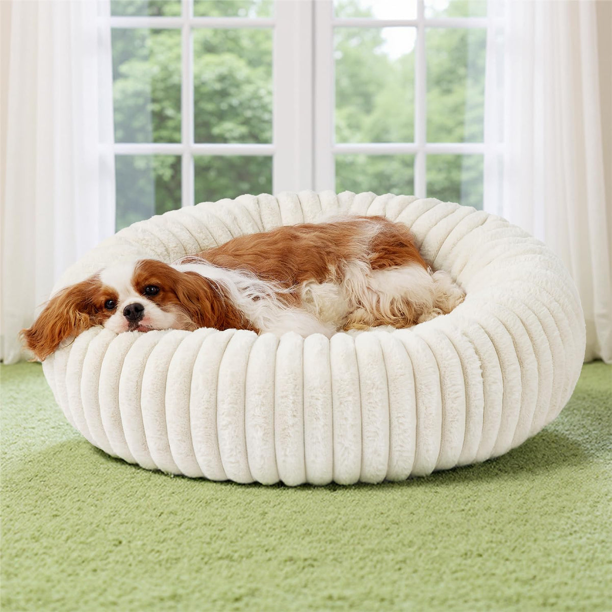 Bedsure ComfyFleece donut bed cream close-up with plush faux fur for cozy lounging