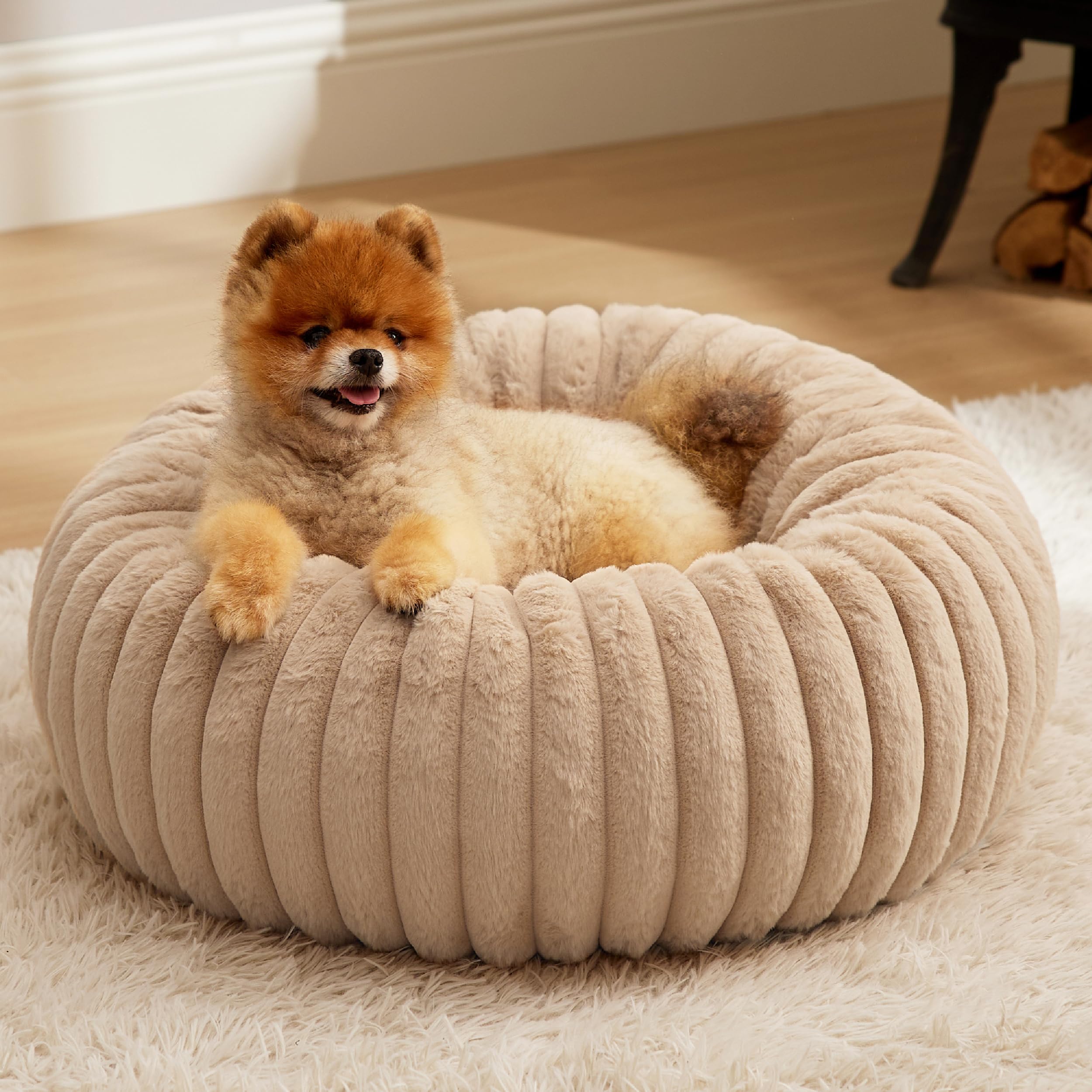 Bedsure ComfyFleece Donut bed with round faux-fur cover for cozy naps.