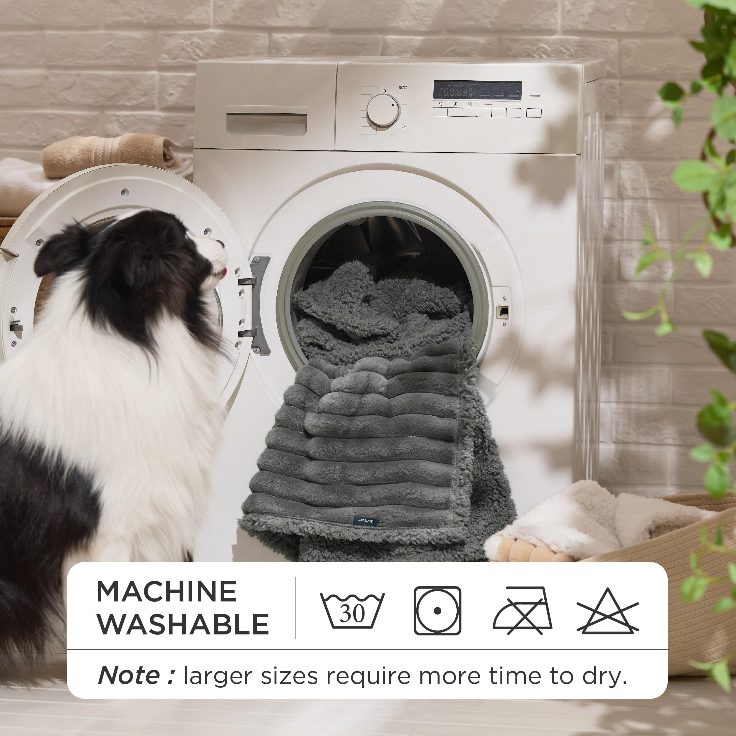Bedsure ComfyFleece sherpa-warmth texture delivers cozy warmth for large dogs