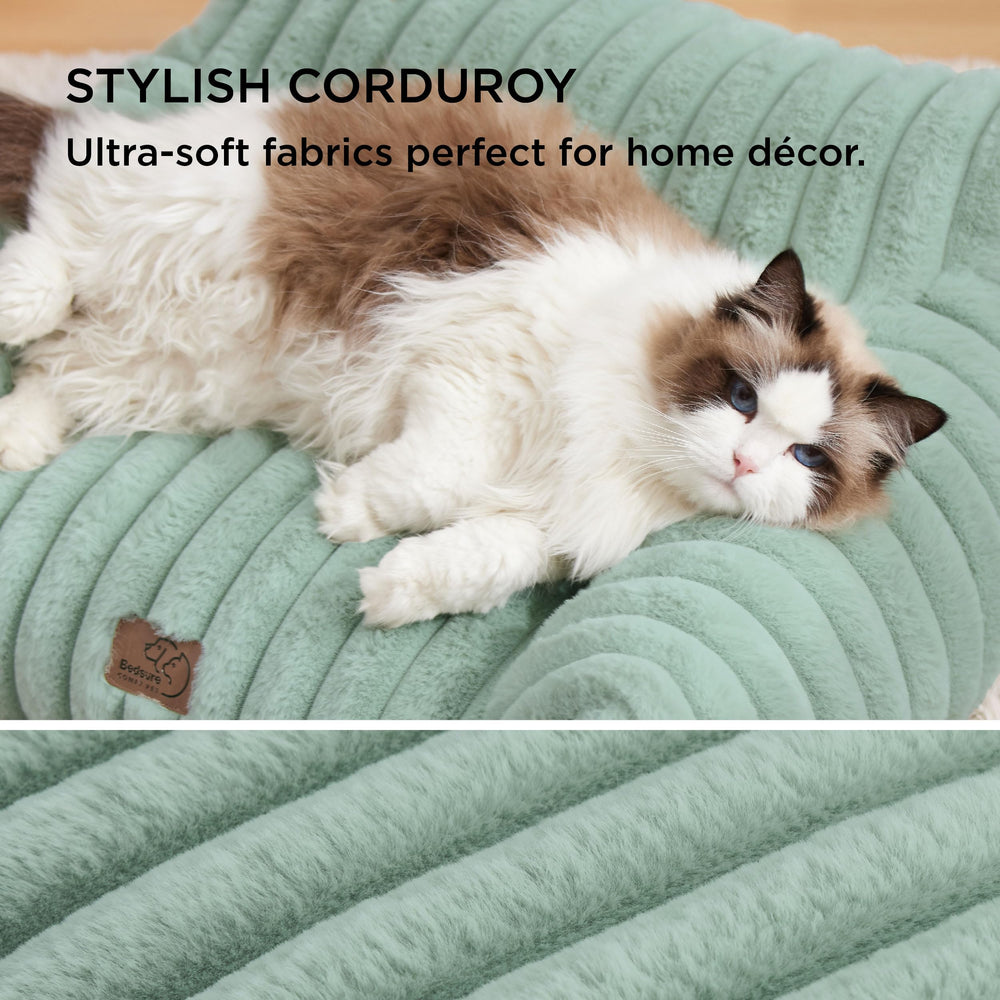 Bedsure ComfyFleece warm faux fur fabric adds cozy warmth.