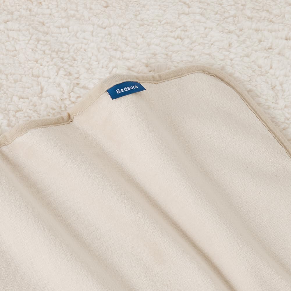 Bedsure large 50x70 blanket provides generous coverage for XL dogs