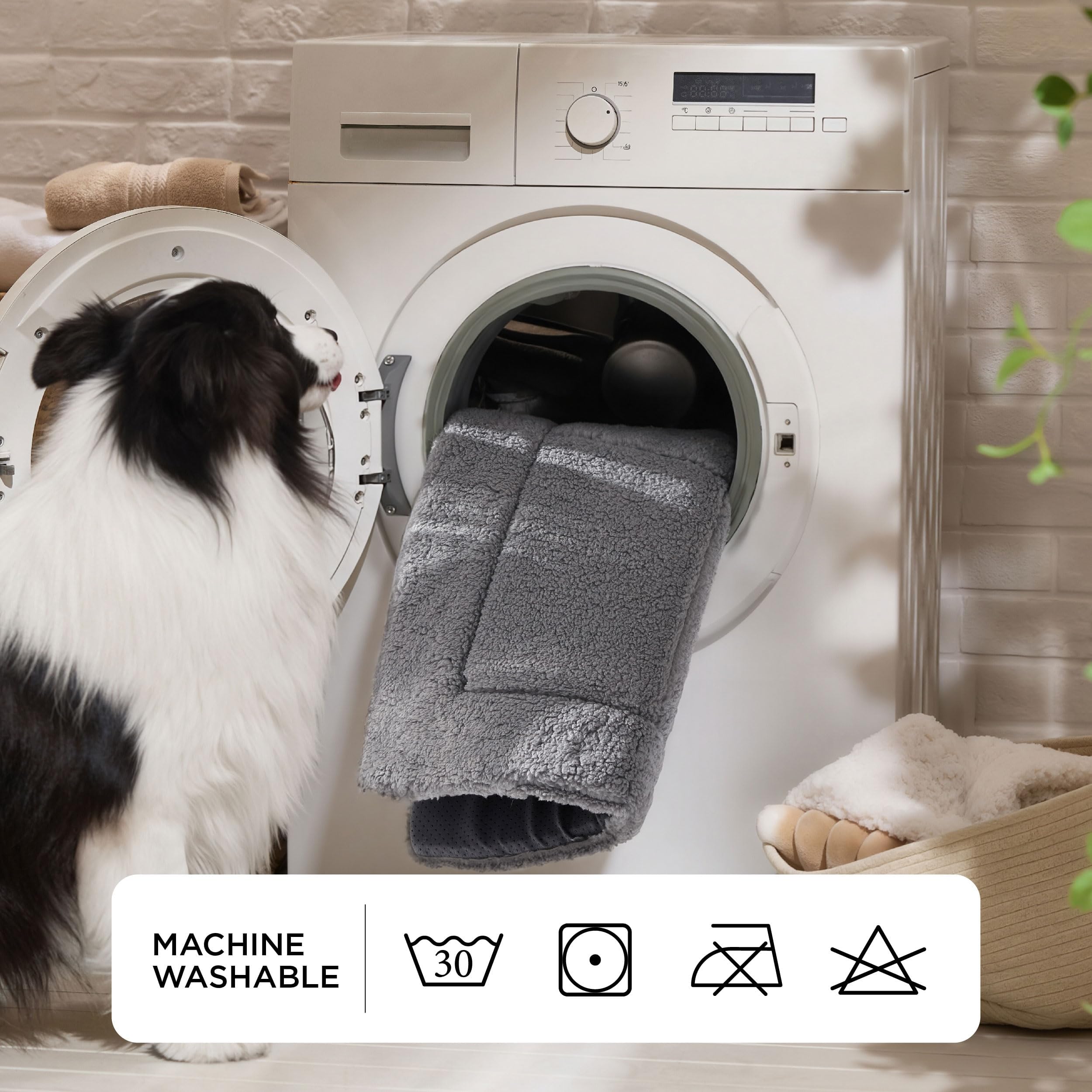 Bedsure lightweight pet mat in a car for easy travel
