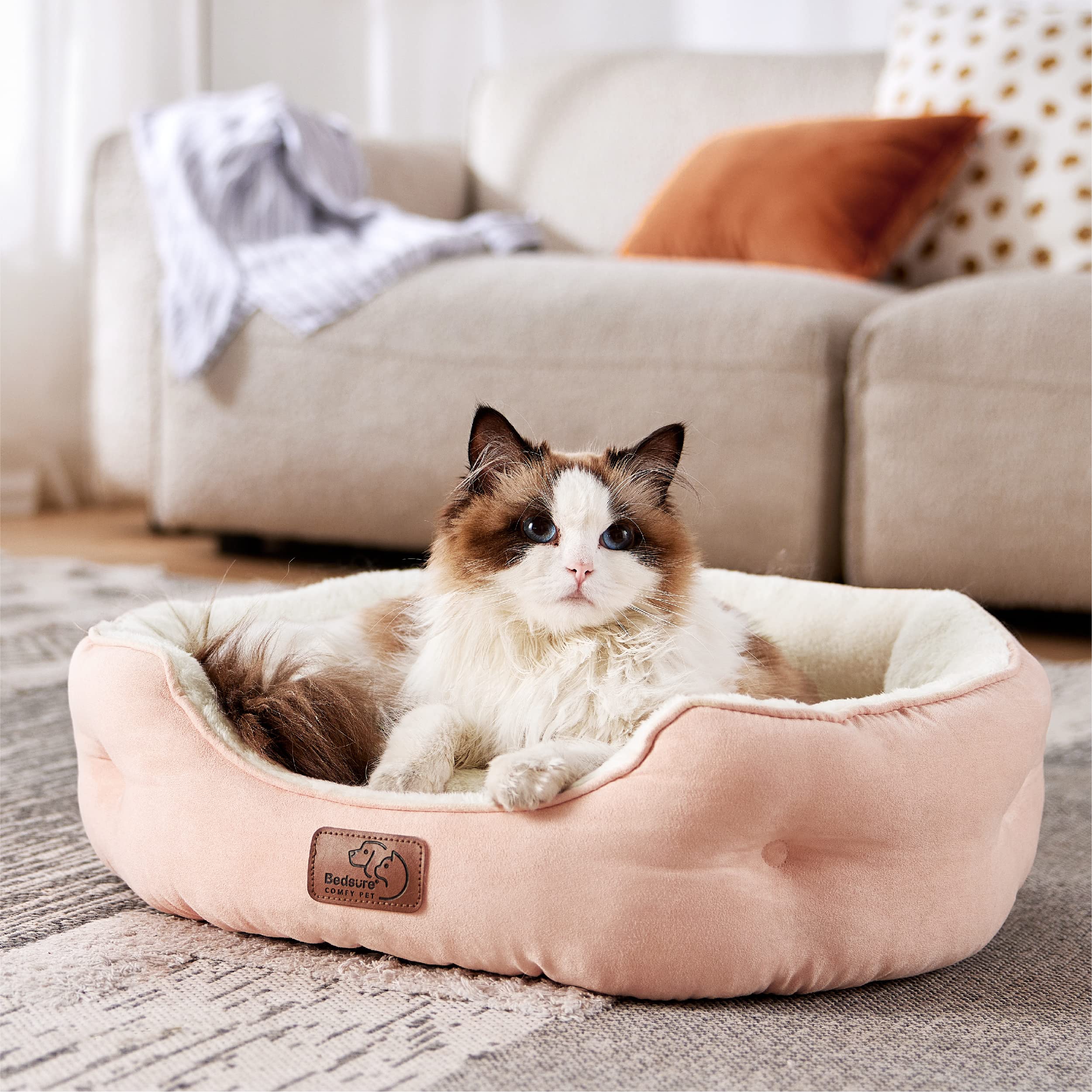Bedsure peach pink plush surface enhances nap-time coziness.