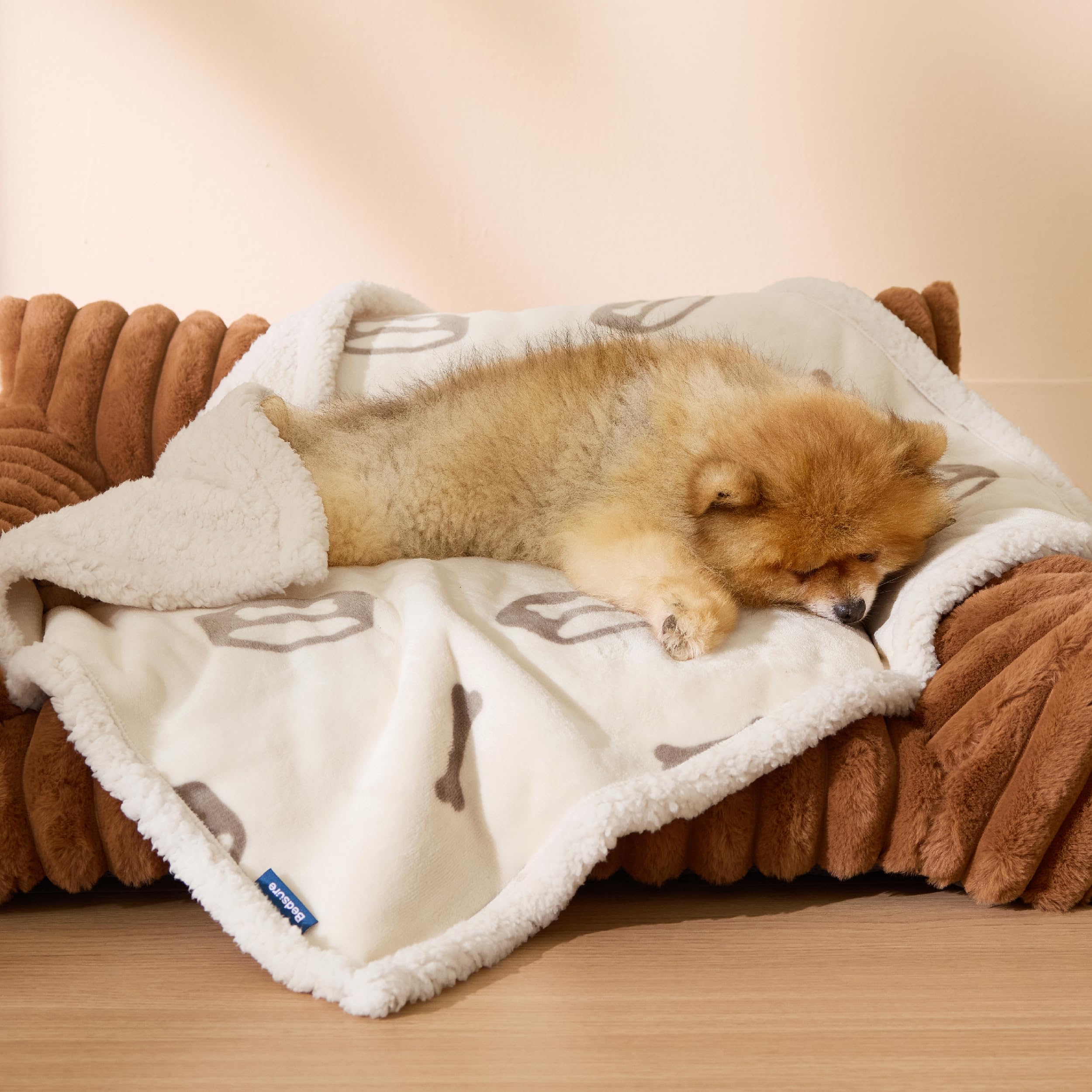 Bedsure furniture protector blanket prevents scratches and chewing