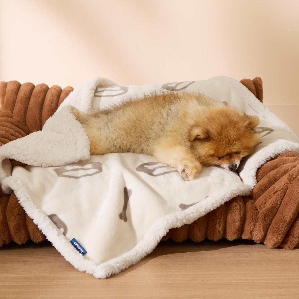 Bedsure furniture protector blanket prevents scratches and chewing