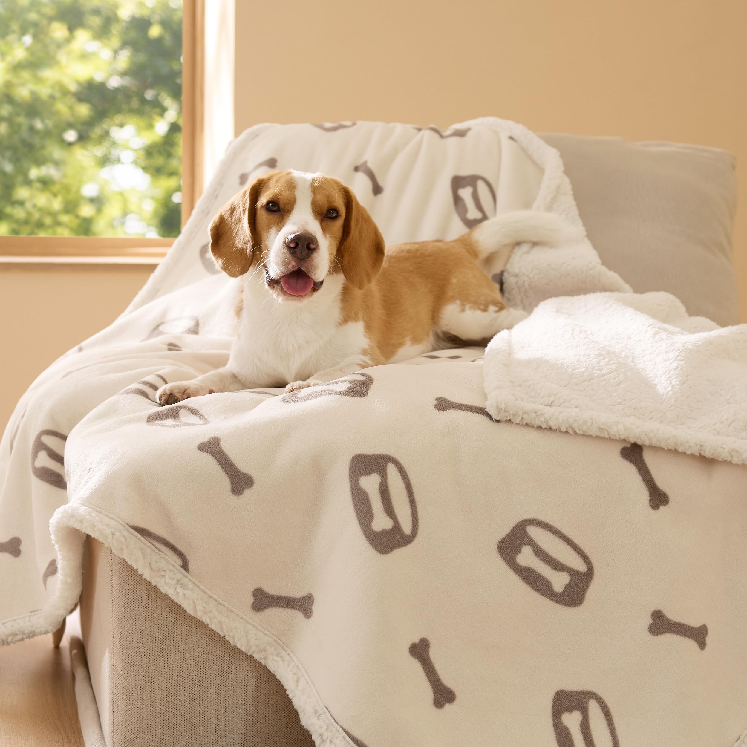 Bedsure cozy reversible blanket in beige for lounging pets