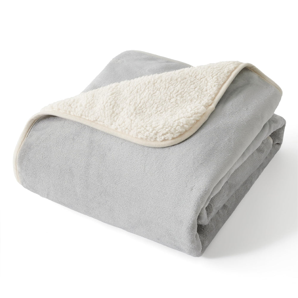 Bedsure waterproof dog blanket, sherpa-side, delivers cozy warmth for pets on chilly days.