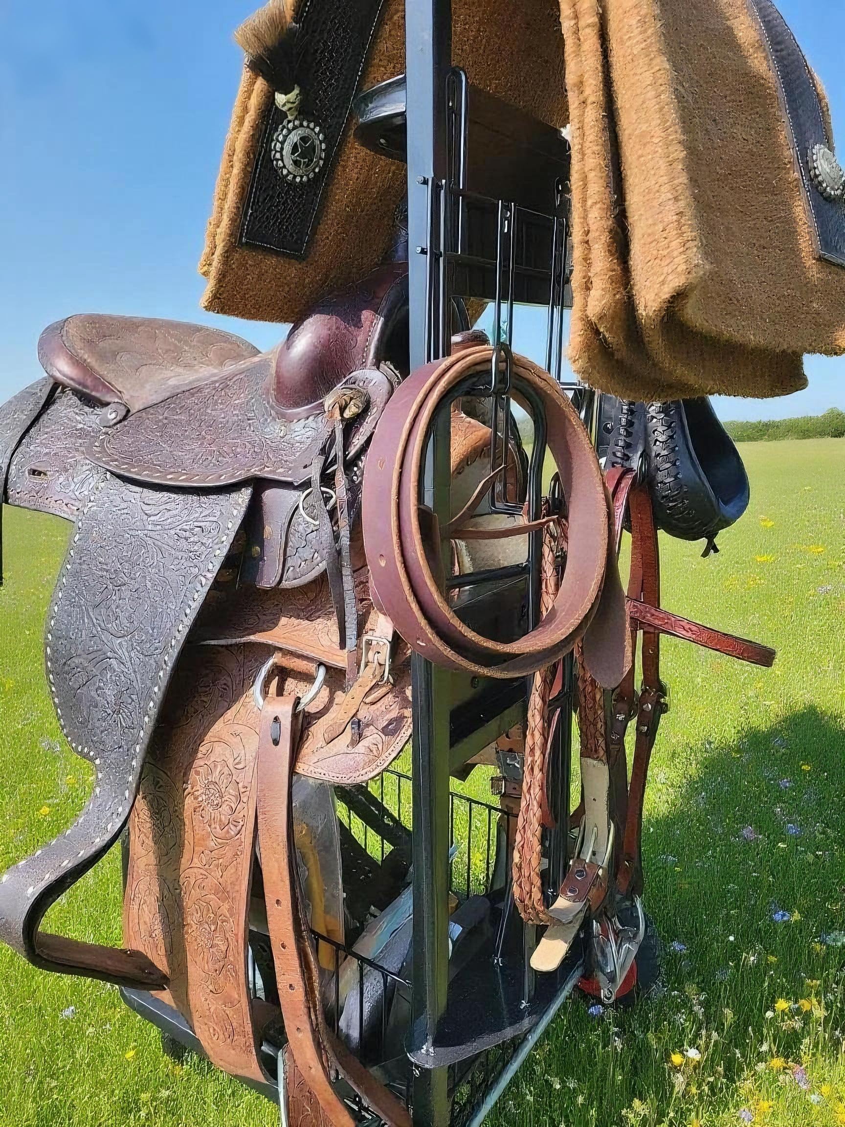 BENYIJS bottom storage shelf keeps bridles and pads neatly stored.