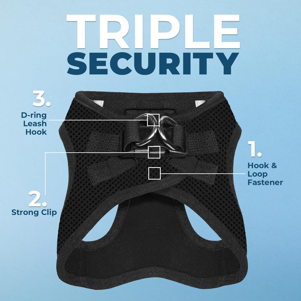 Best Pet Supplies all weather harness side view during walk highlights breathable fabric for year-round use.