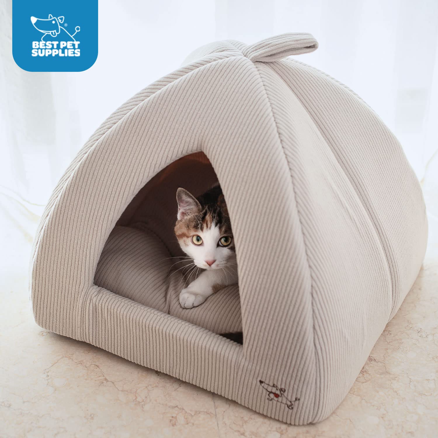 Best Pet Supplies cat bed easy-care materials for simple maintenance.