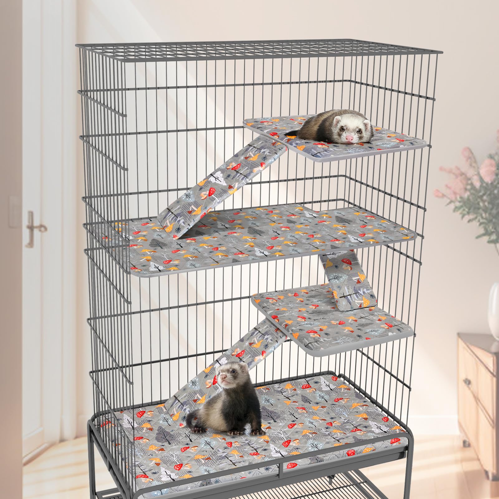 Waterproof bottom layer of Bienbee liner keeps cage dry.
