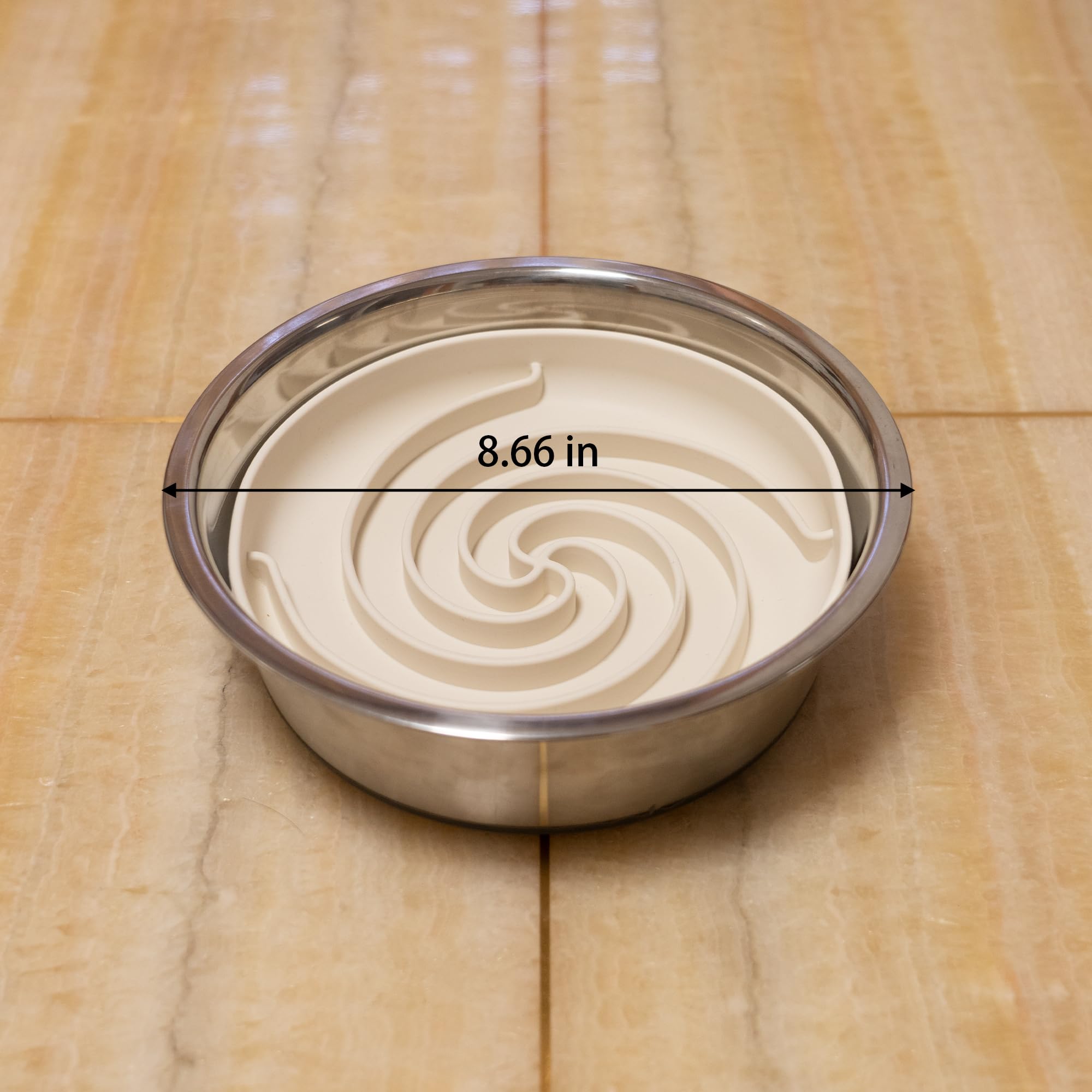 Bifeaw non-slip design helps prevent spills during feeding.