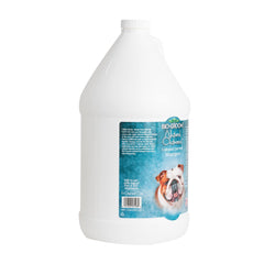Bio-Groom Oatmeal Dog Shampoo pour shows simple, soothing wash for itchy skin.