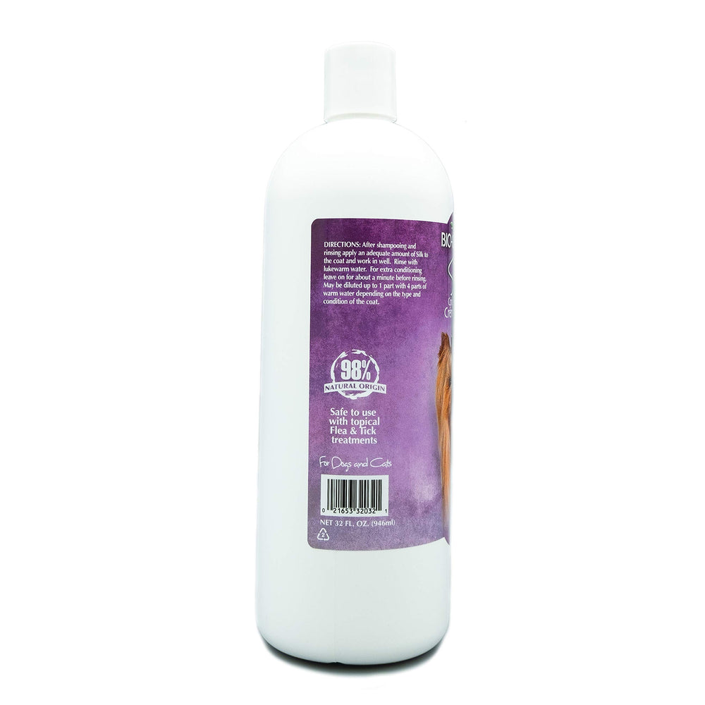 Bio-Groom Silk Creme Rinse pour demonstrates even distribution during bath time.