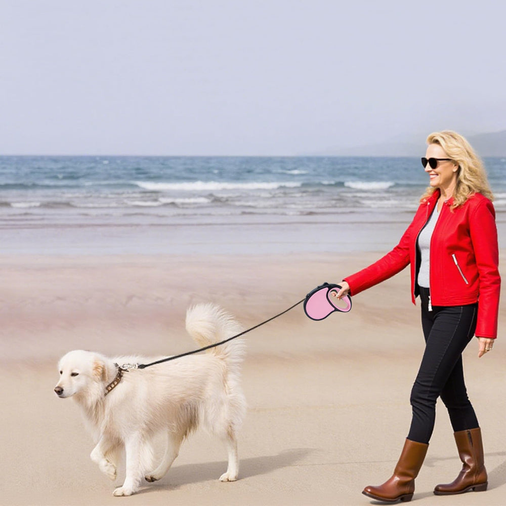 Durable nylon tape of Birddie retractable leash ready for daily use.